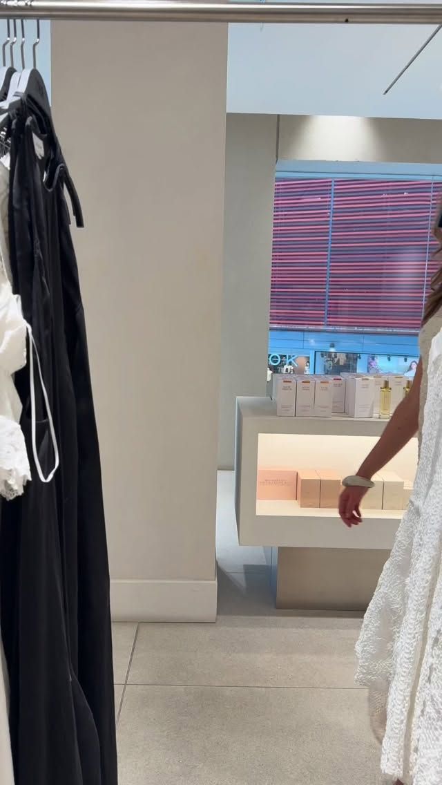 Holiday-ready with @zara 🪩💗Planning your next getaway? These looks are guaranteed to turn heads 🔥Save for inspo + pack your faves ✈️Which look are you choosing… 1, 2, 3, 4 or 5? 👀👇#holidaystyle #zara #outfitinspo #vacation #summerwardrobe