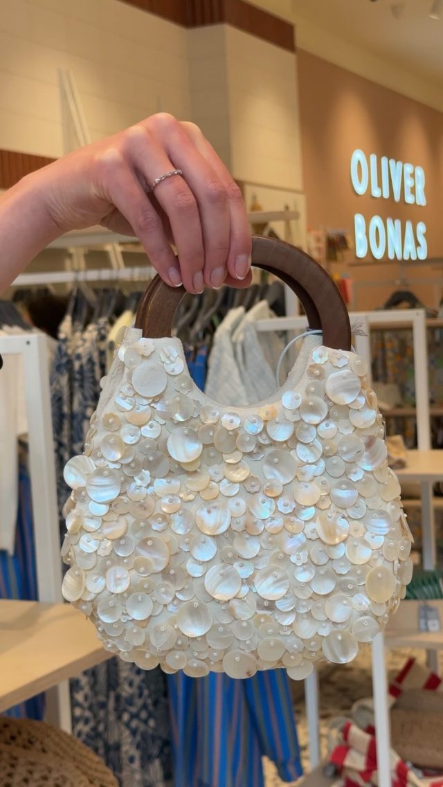 Entering @oliverbonas may result in walking in for “just a quick look” and suddenly convincing yourself you absolutely need those sparkly earrings, a colourful new bag and a tiny trinket that simply brings you joy ✨💖 The cute bits in store right now are impossible to ignore#oliverbonas #cutefinds #quirkystyle #littletreat #feelgoodshopping