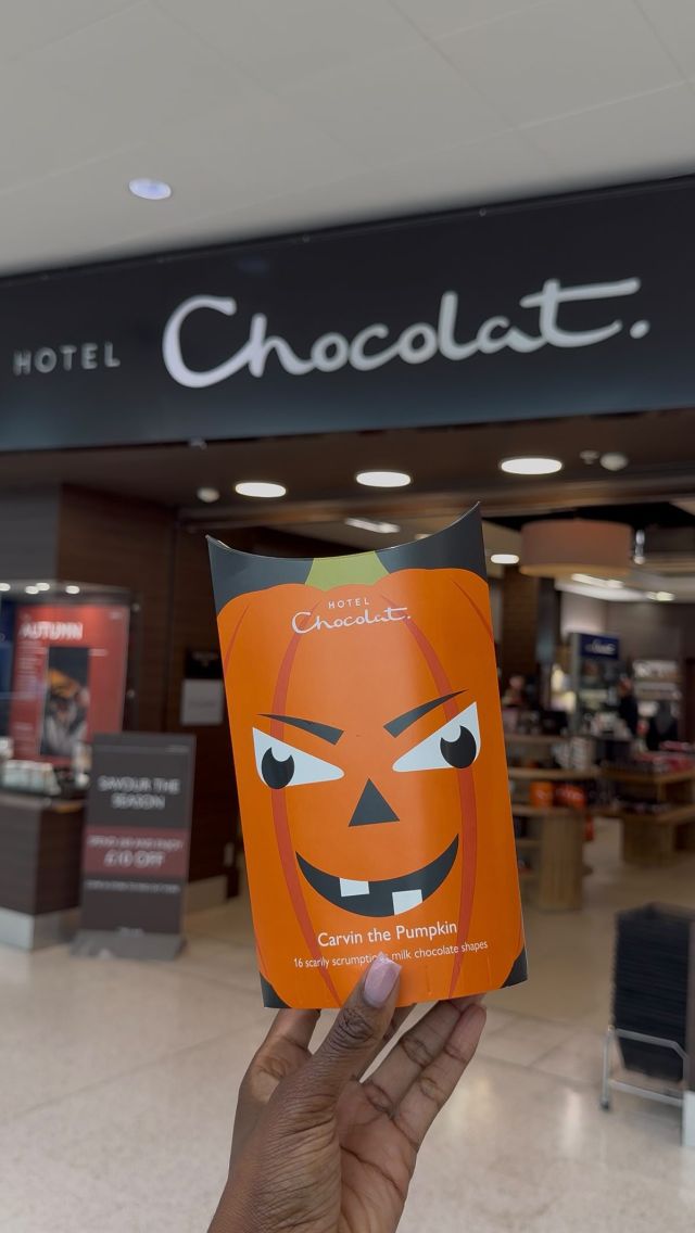 Halloween has never looked so delicious 🍫🎃Once again, @hotelchocolat has pulled out all the stops for spooky szn! From tasty treats to autumnal drinks and even the return of their signature limited-edition sundae, there’s plenty to get your hands on 👻🤤